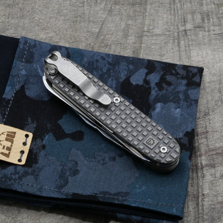 Preview: TITAN - HARDFRAGGED MIT CLIP - used wash - BLADELESS - Titan Grade 5  (Ti 6AI 4V)  - 93mm